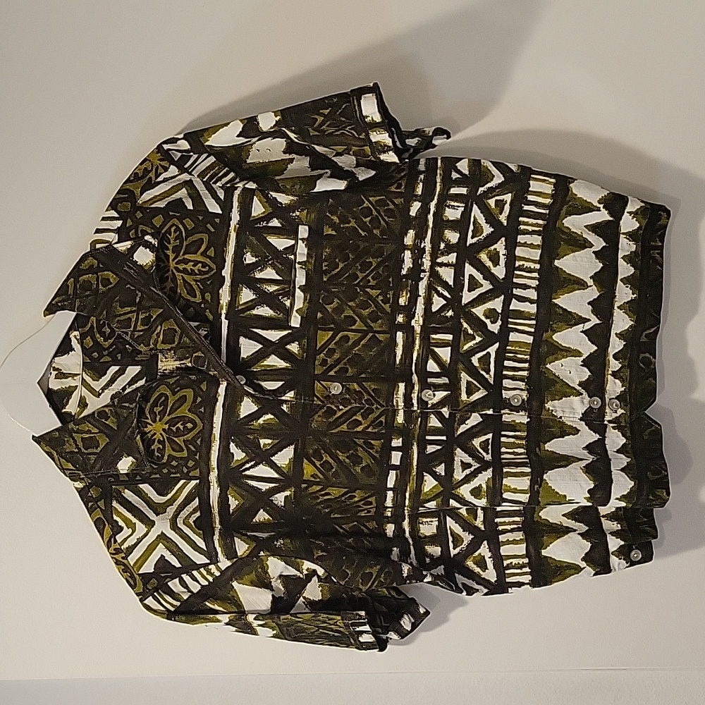 Men's green print Hawaiian shirt, size M short, no label.  Course cotton fabric.